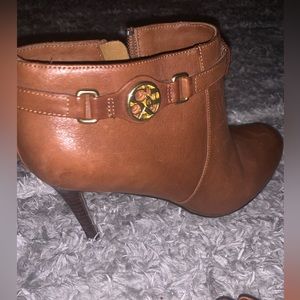 Women's Coach Brown Leather Side Zip Heeled Booties. * Ankle Boot